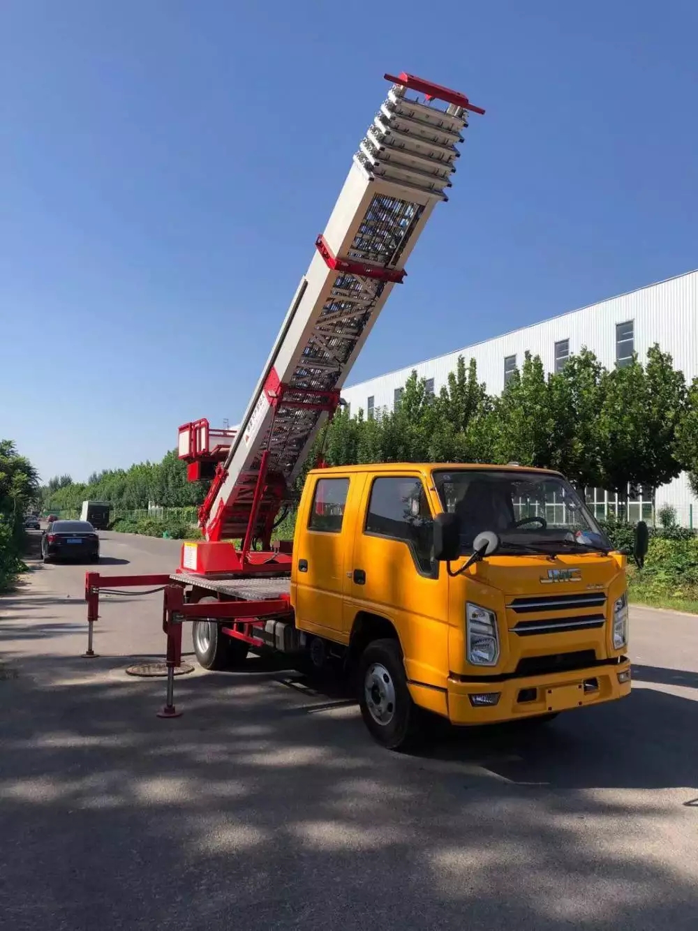 沙市附近的云梯车出租服务：轻松解决高空作业需求